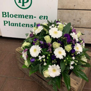 Rouwarrangement Biedermeier Paars-Wit