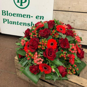 Rouwarrangement Biedermeier Rood