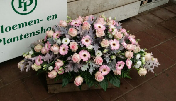 Rouwarrangement Ruit/Ovaal Pastel