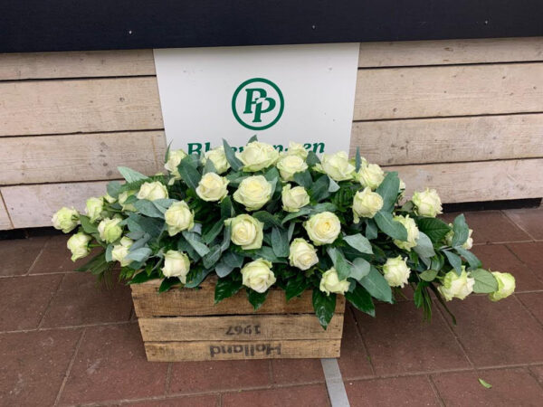 Rouwarrangement Ruit/Ovaal Rozen